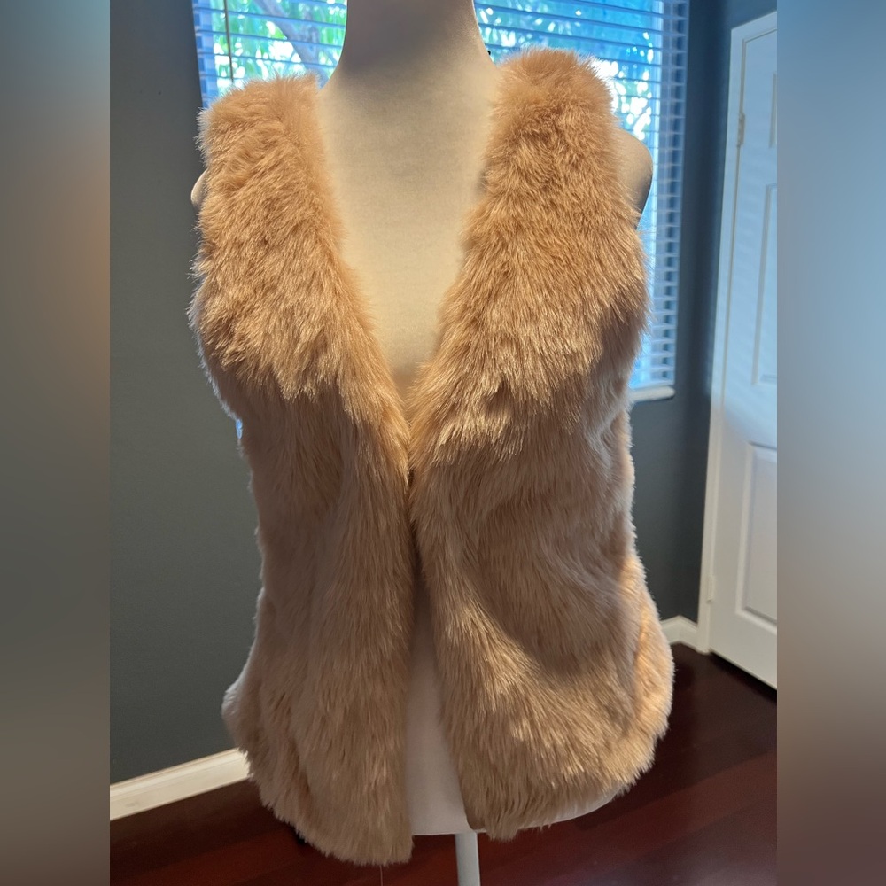 NWT Love Tree Faux Fur Vest in Tan. Size M